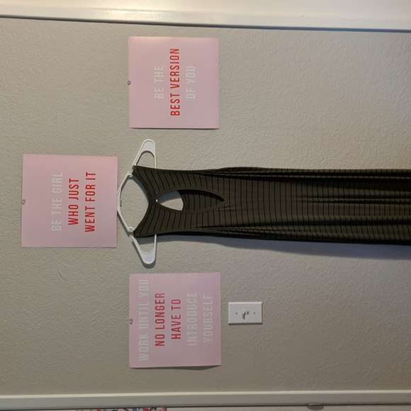 Express Maxi dress with high thigh slit - Picture 2 of 3